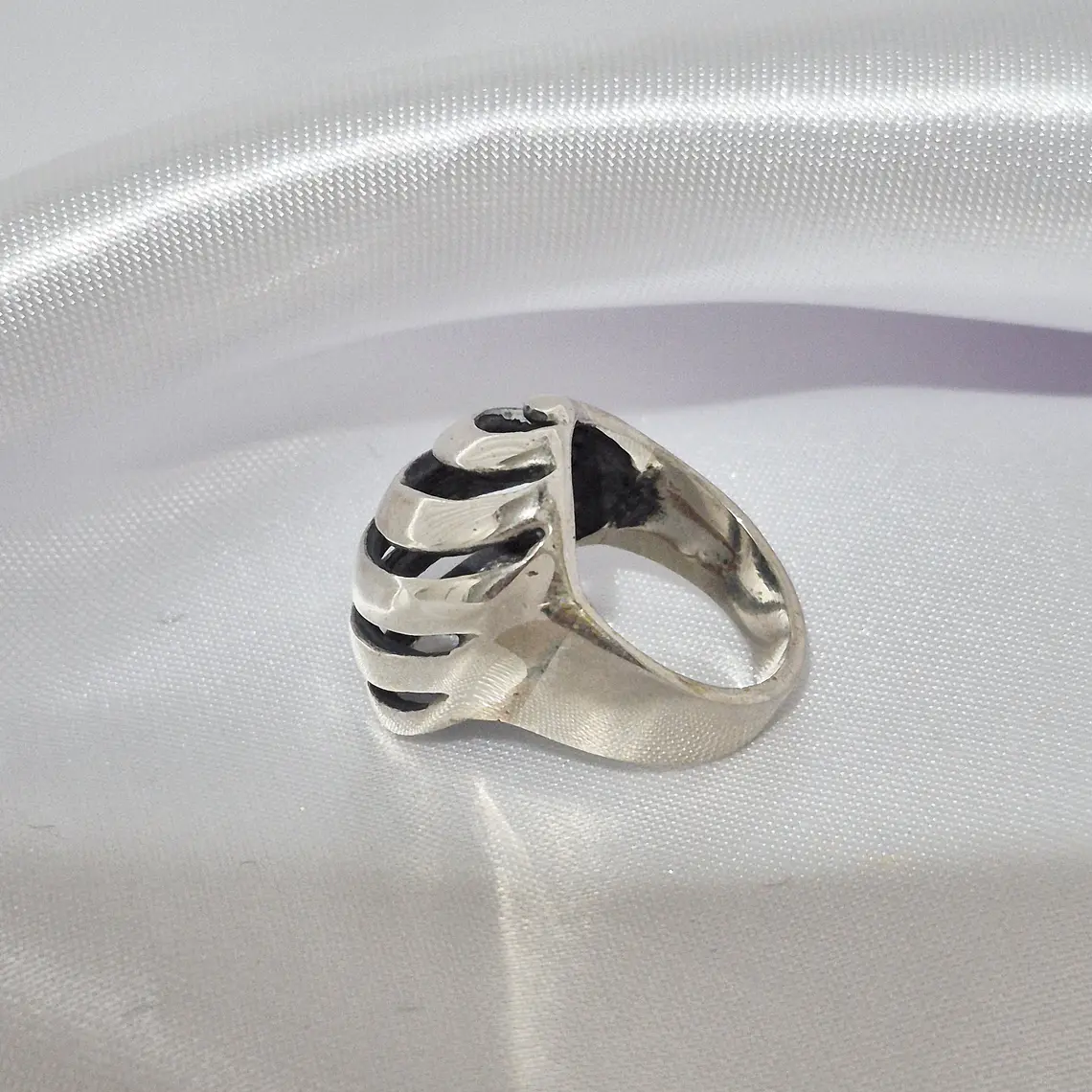 Anillo Plata 950 Abombado Lineas Radiales 2
