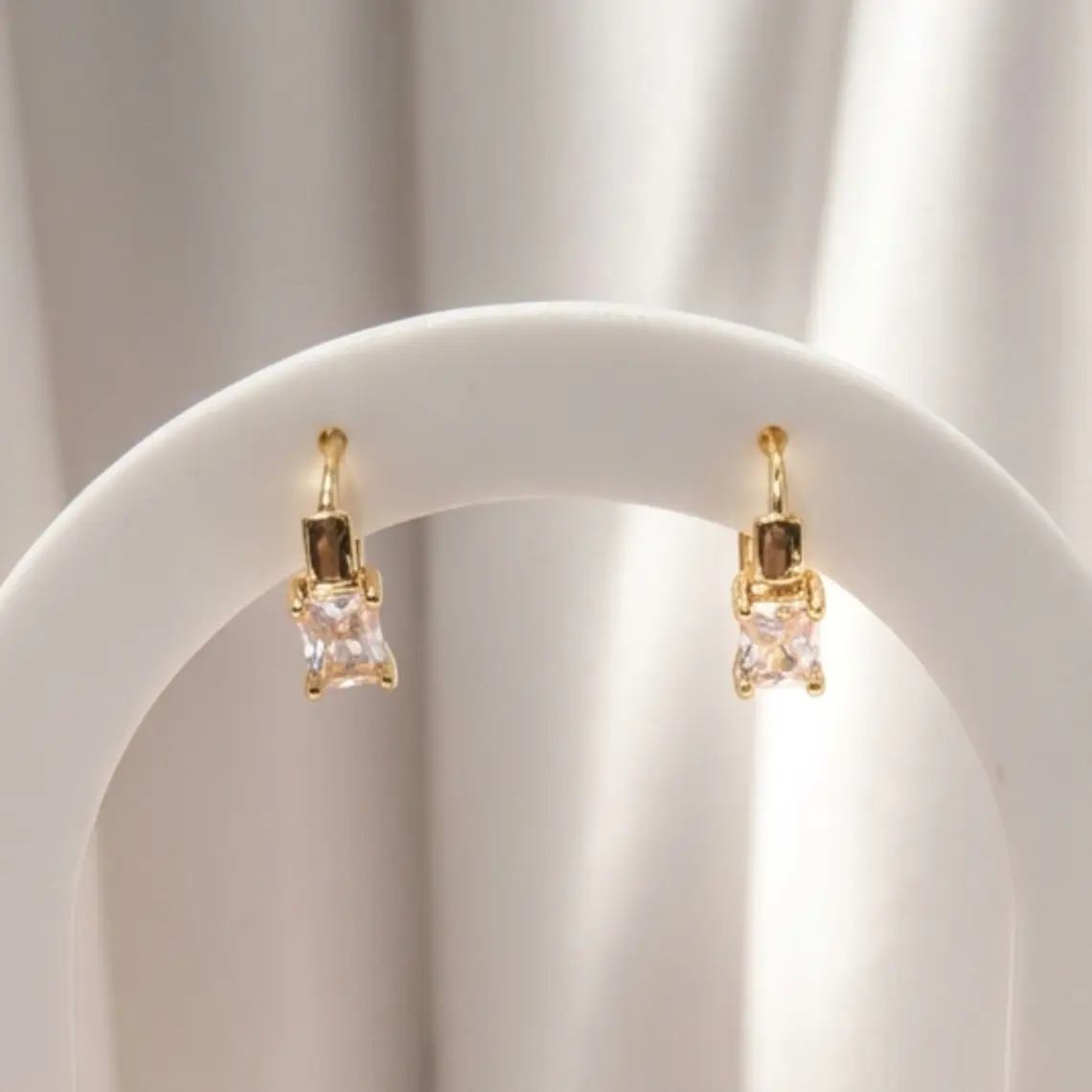 Aros Dorados con Circón Princesa 1