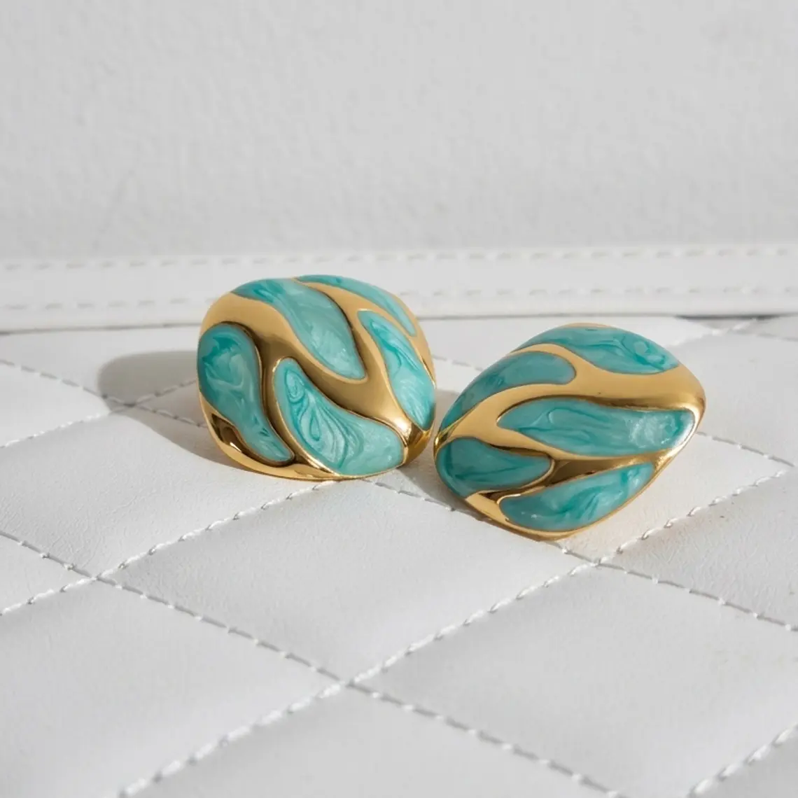 Aros Acero inoxidable color turquesa y dorado 1