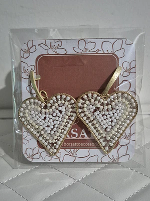 Aros corazón blanco en Alambrismo bañado en oro