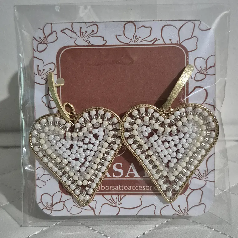 Aros corazón blanco en Alambrismo bañado en oro 1