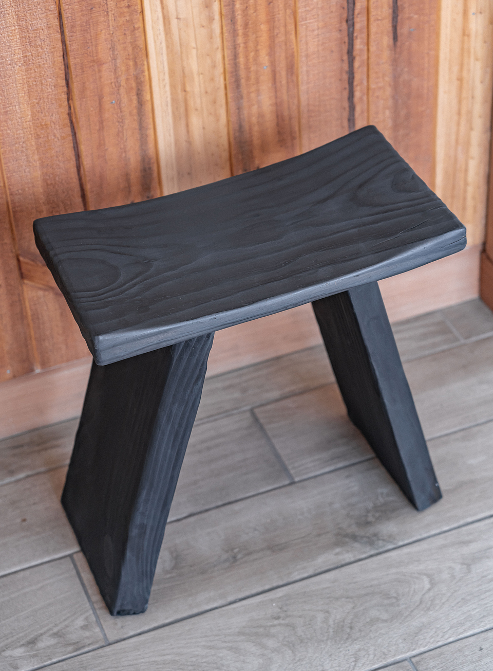 Piso Hanoi — Taburete de madera carbonizada Yakisugi 床 4