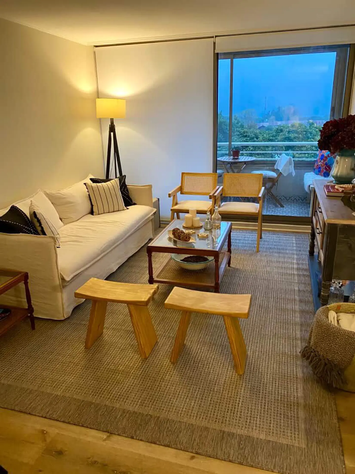 Piso Hanoi — Taburete de madera carbonizada Yakisugi 床- 3D 3