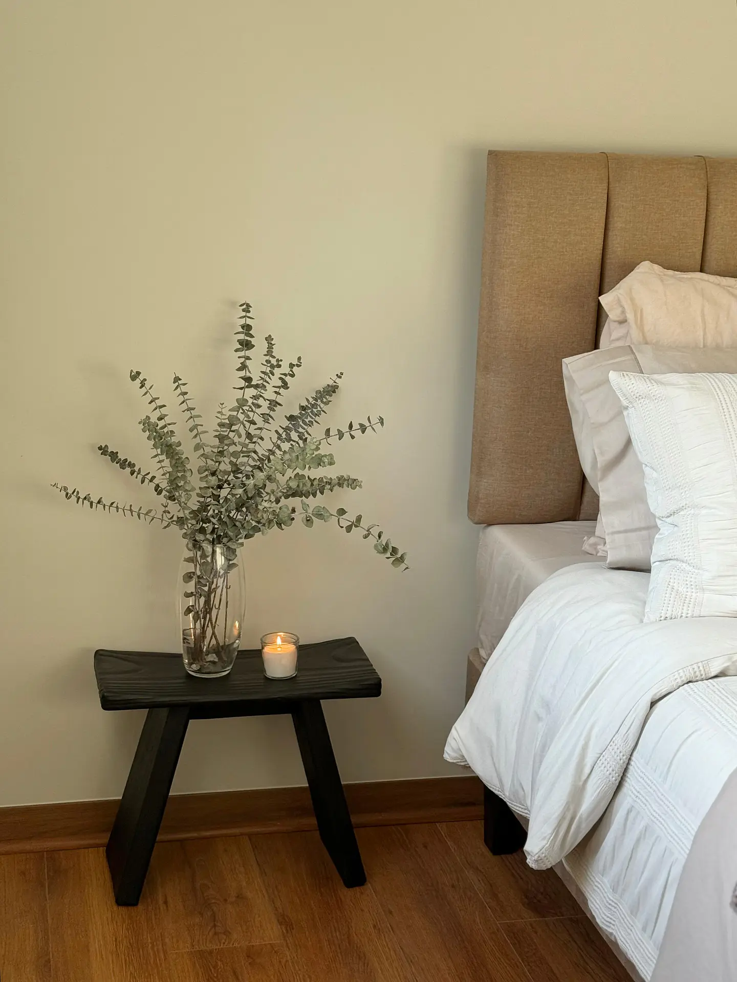 Piso Hanoi — Taburete de madera carbonizada Yakisugi 床- 3D 5
