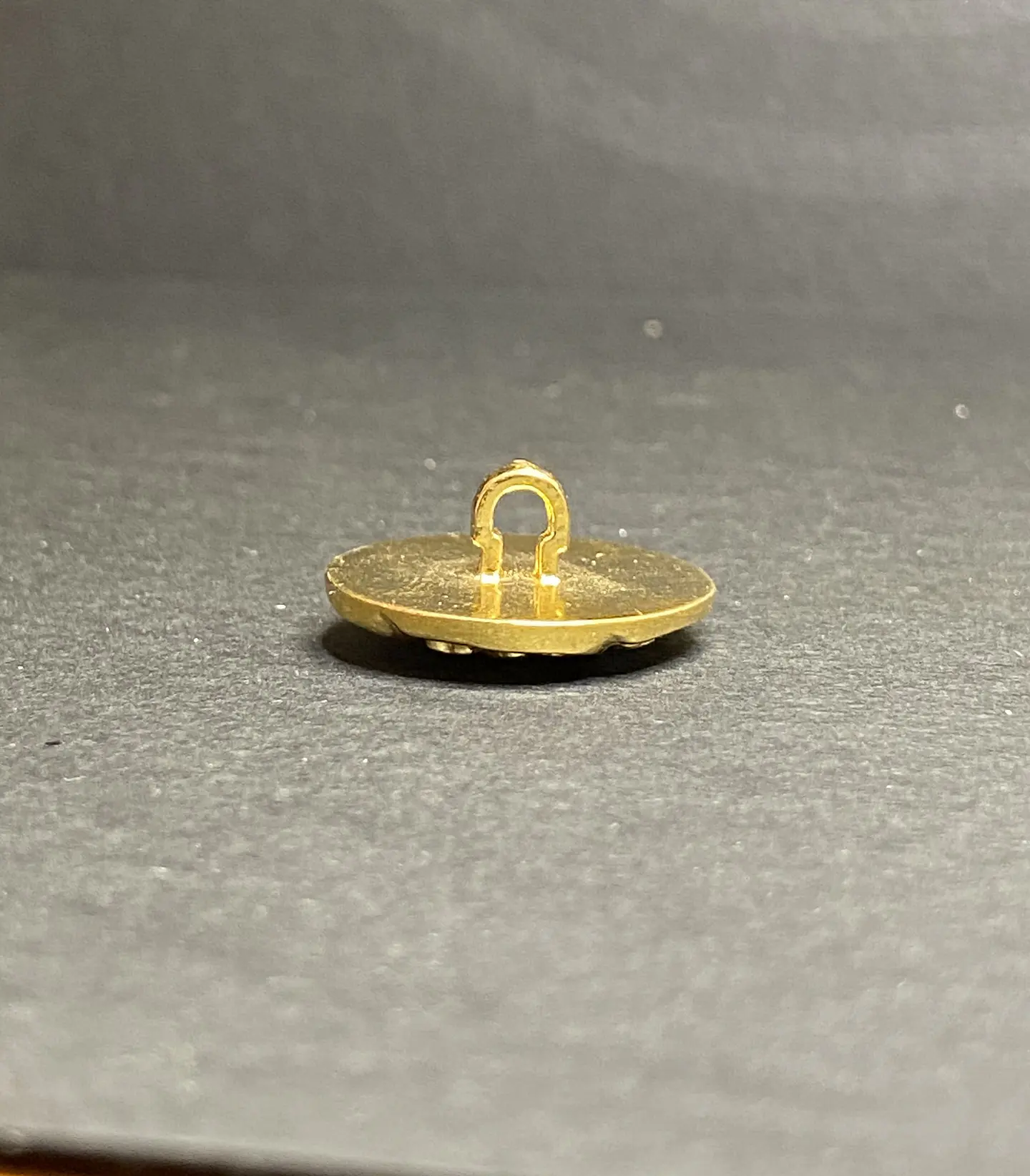 Botón Metalizado Dorado de Poliéster Fantasía en Sets de 10 Unidades 4