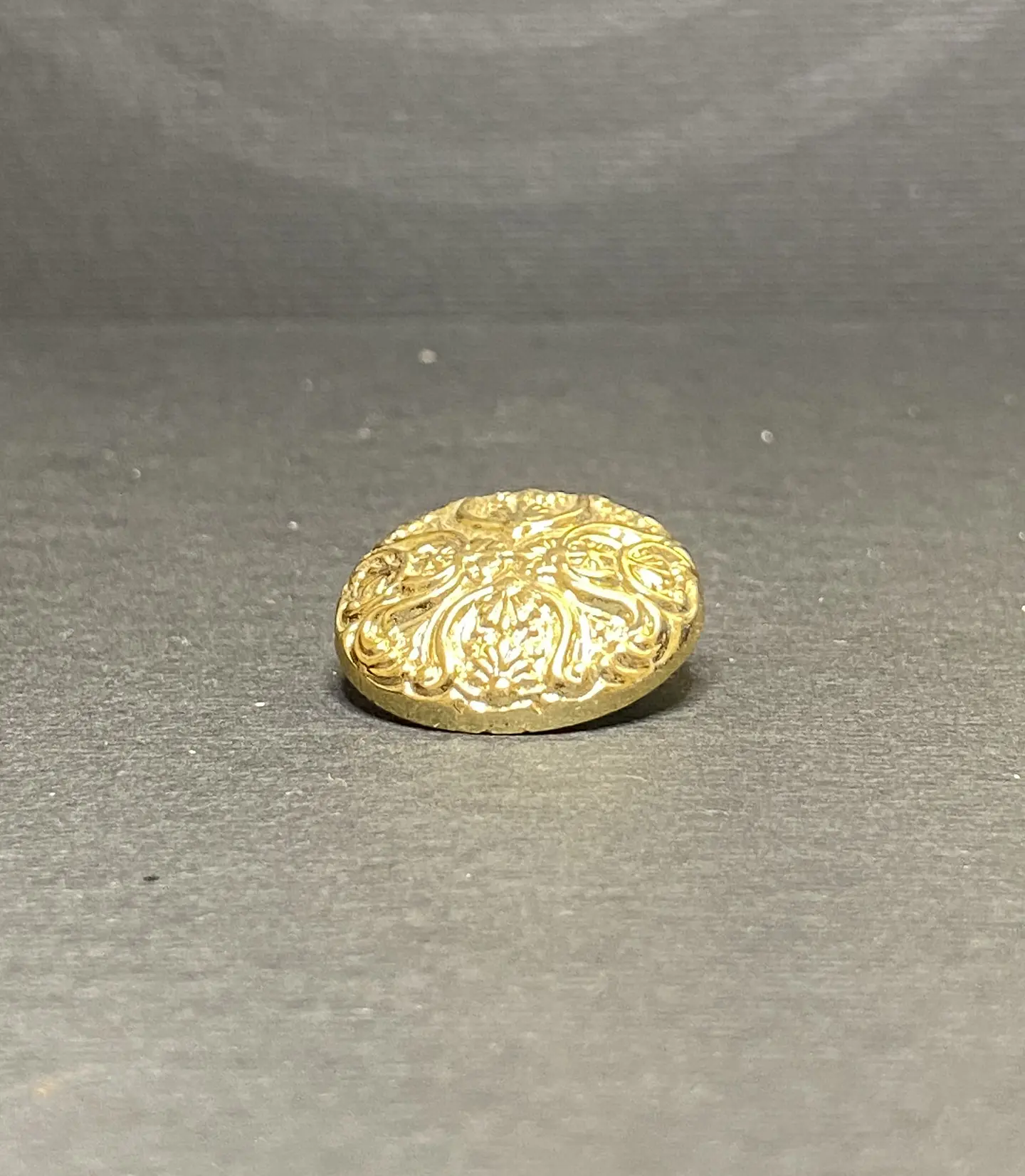 Botón Metalizado Dorado de Poliéster Fantasía en Sets de 10 Unidades 2