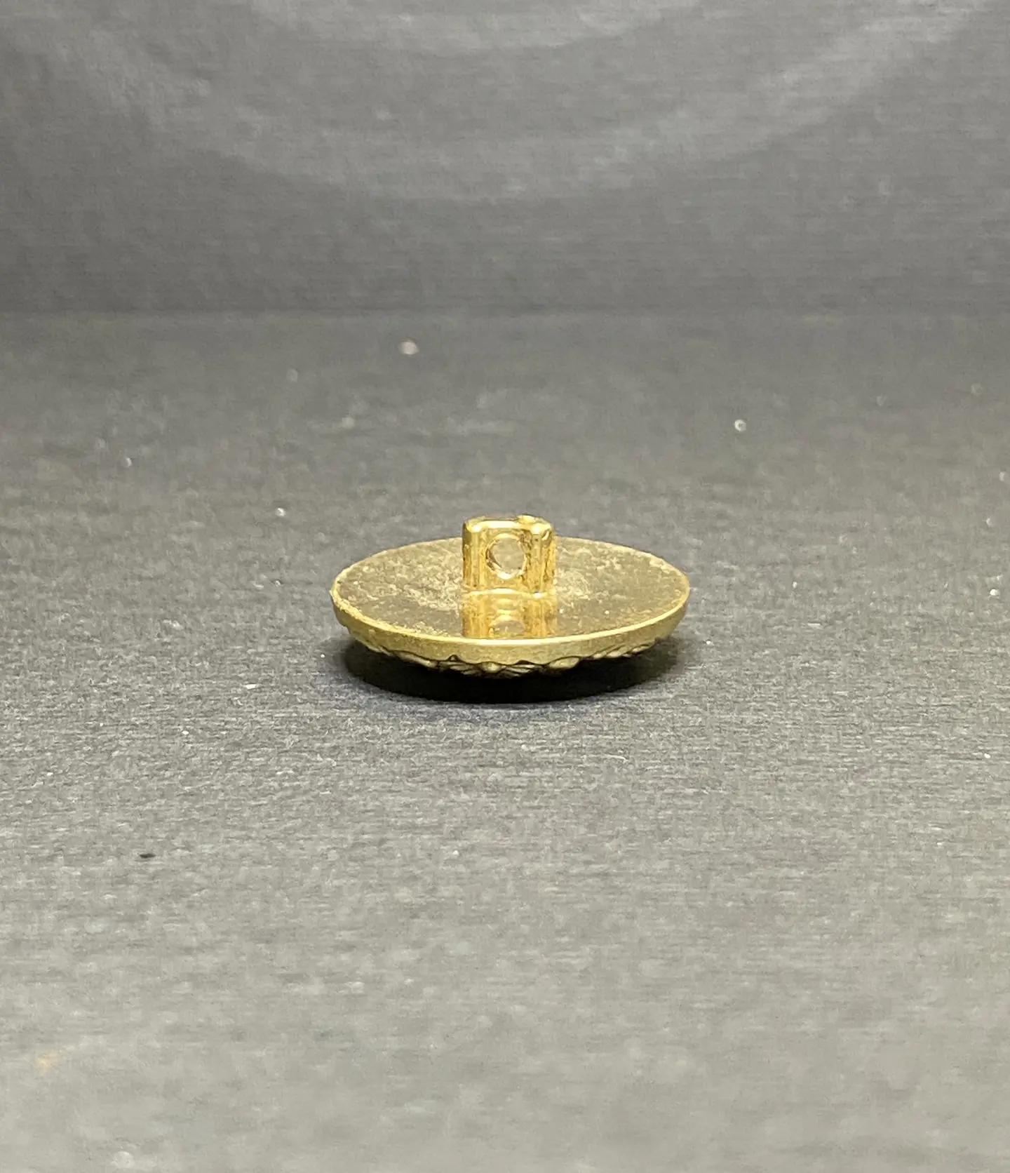 Botón Metalizado Dorado de Poliéster Fantasía en Sets de 10 Unidades 3