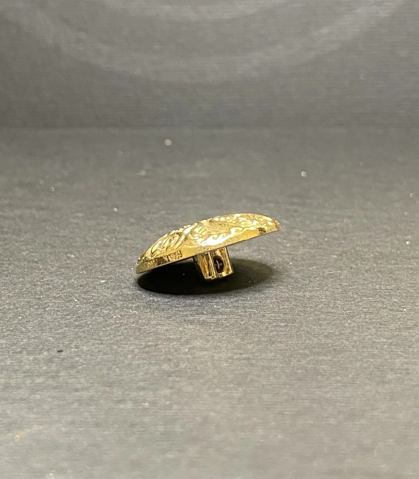 Botón Metalizado Dorado de Poliéster Fantasía en Sets de 10 Unidades 4