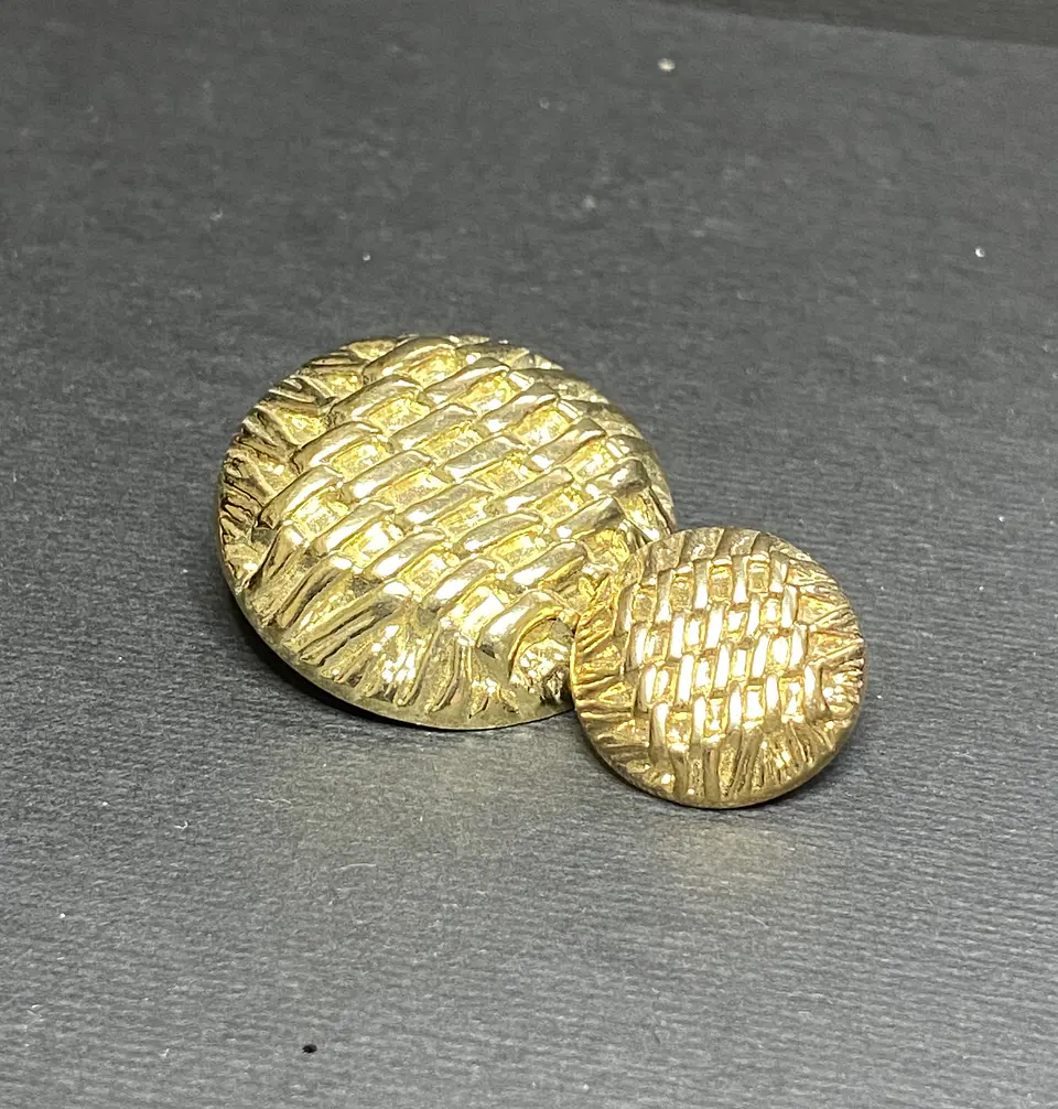 Botón Metalizado Dorado Fantasía en Sets de 10 Unidades 2