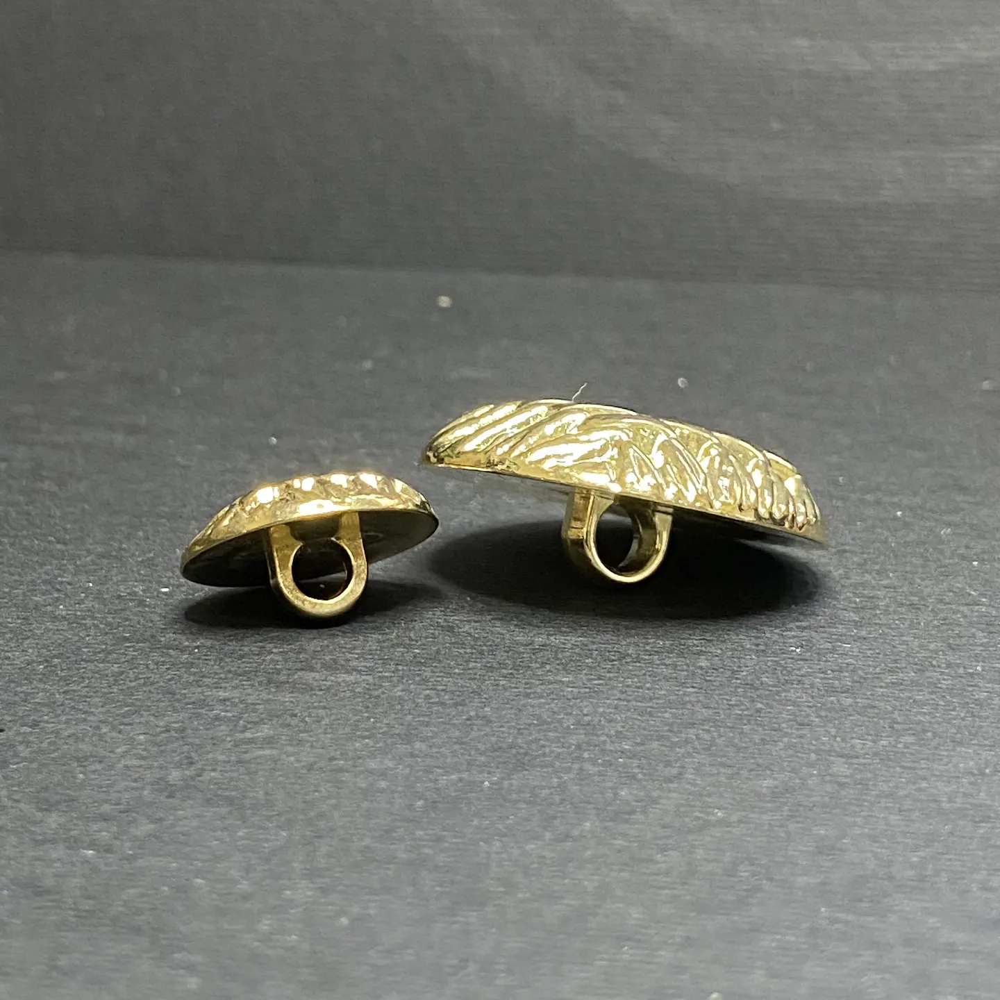Botón Metalizado Dorado Fantasía en Sets de 10 Unidades 3