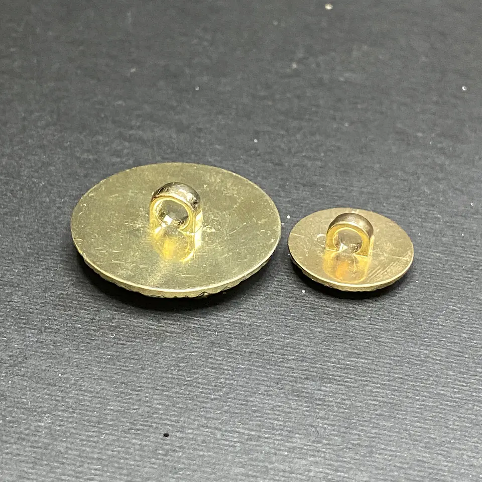 Botón Metalizado Dorado Fantasía en Sets de 10 Unidades 4