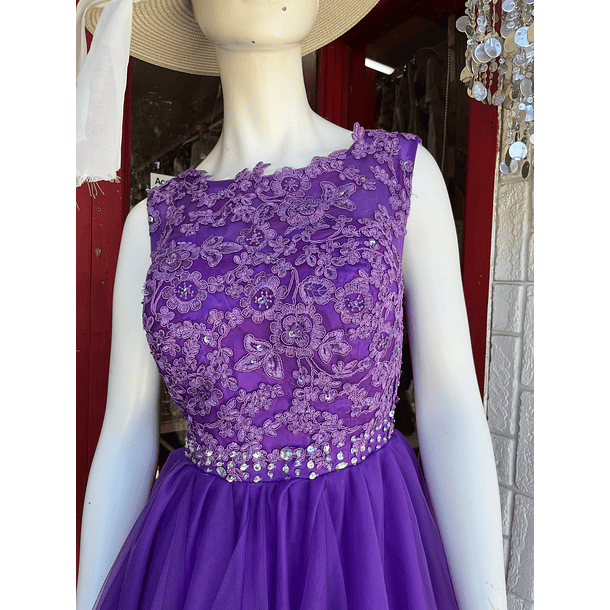Vestido morado tul con encaje corto