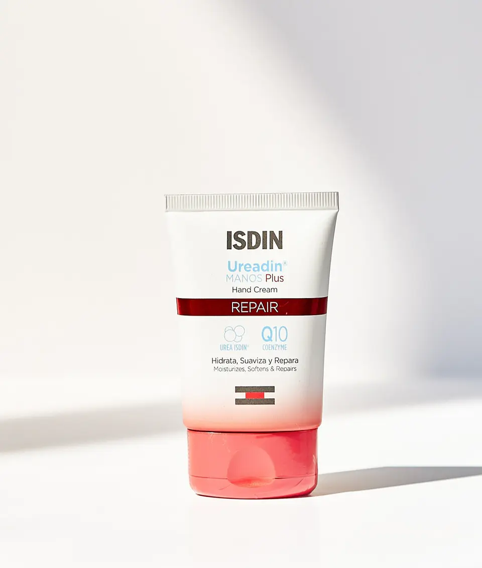 Crema Manos Ureadin Reparadora ¿Tus manos están ásperas, secas o agrietadas, incluso después de aplicar crema? 1