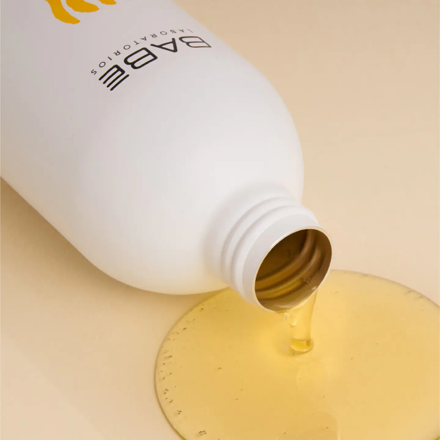 Jabón de Aceite Laboratorio Babé  500ml ¿Tu piel se siente incómoda, áspera o irritada después de la ducha? 4