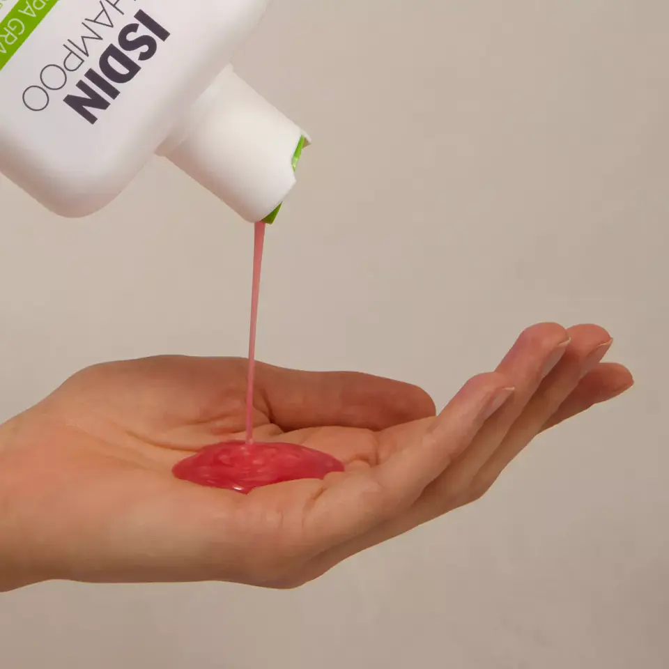 Nutradeica® Champú Anticaspa Grasa 200 ml ¿Tu cuero cabelludo está graso, con picazón o descamación?  2