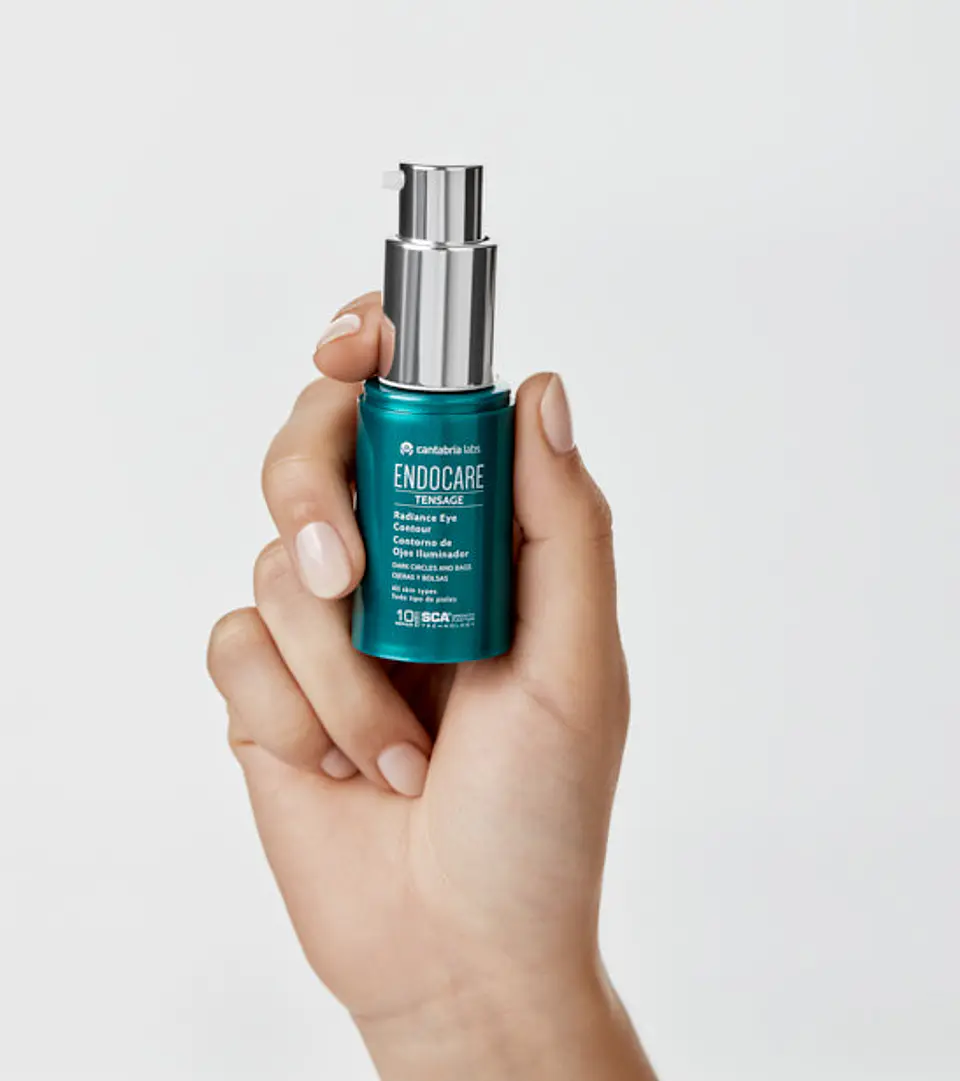Endocare Tensage Contorno De Ojos ¿Los signos de cansancio y líneas finas en tus ojos te hacen sentir más vieja de lo que eres? 1