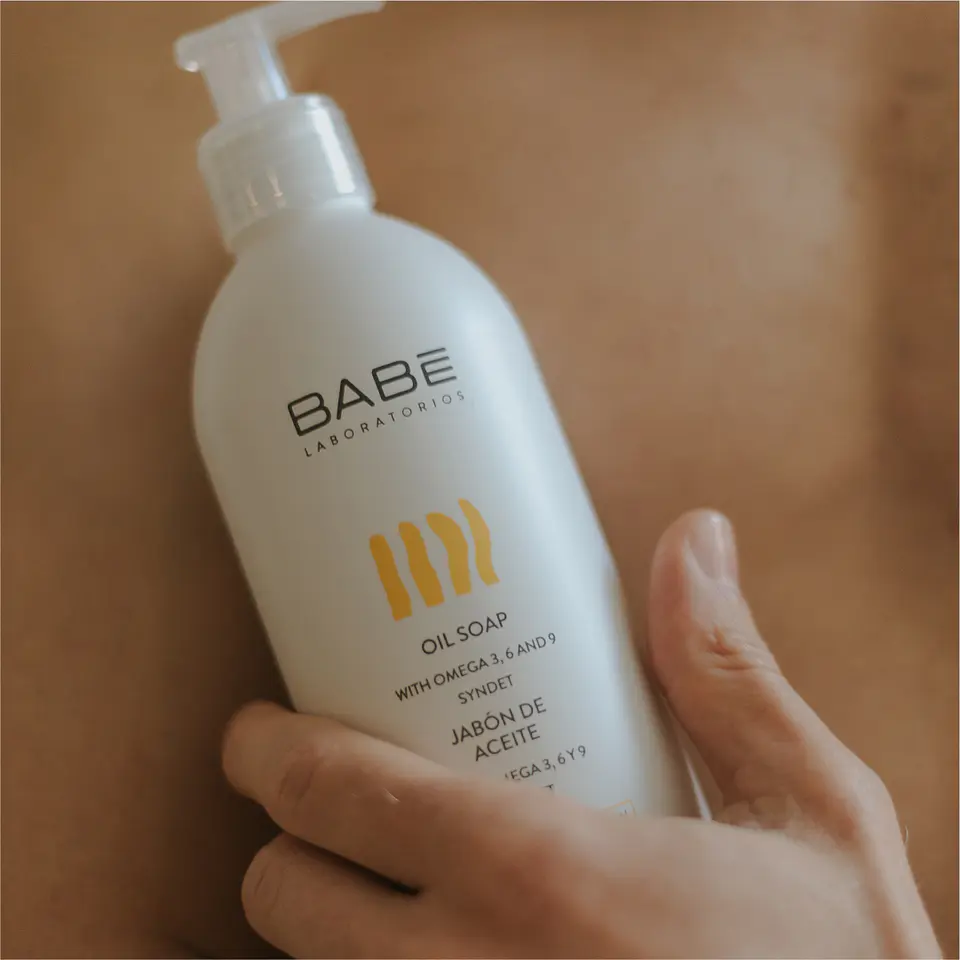 Jabón de Aceite Laboratorio Babé  500ml ¿Tu piel se siente incómoda, áspera o irritada después de la ducha? 2