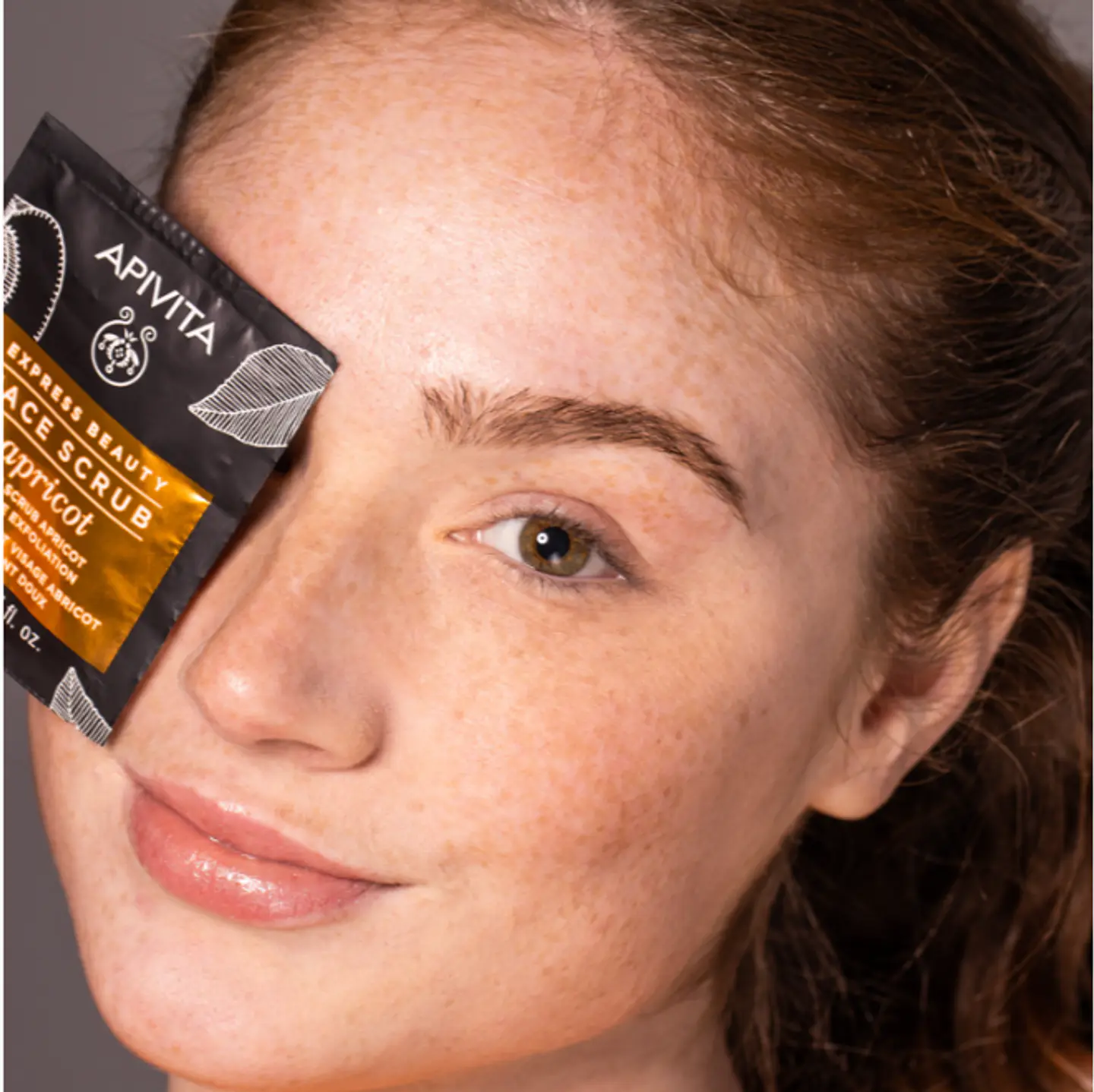 APIVITA Express Beauty Mascarilla Exfoliante con Damasco 1