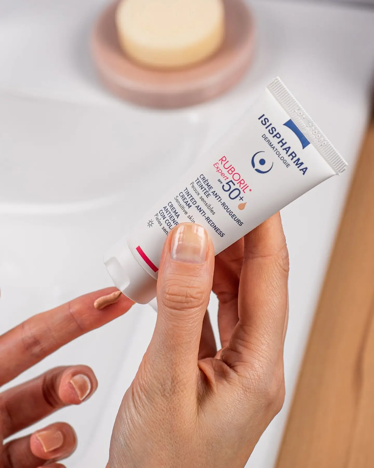 Ruboril Expert color SPF 50+ – Protección diaria piel sensible Isispharma 2