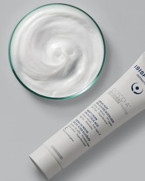 GLYCO-A MEDIUM Peeling 12% 30 Ml ¿Tu piel presenta exceso de sebo, primeras líneas de expresión o imperfecciones que afectan su apariencia?