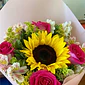Bouquets De Girasol Con 4 Rosas Fucsias