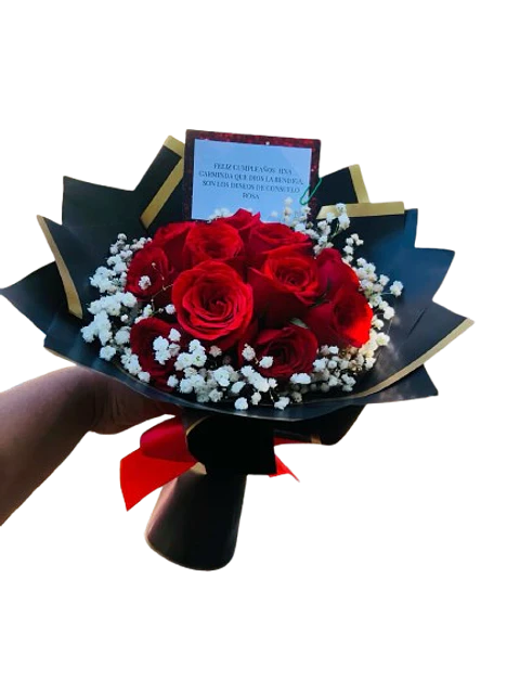 Bouquet de 12 Rosas Rojas en Papel Coreano Negro