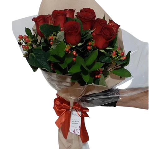 Bouquet de 20 Rosas con Follajes Verdes y Rojos