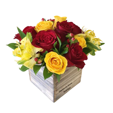 Arreglo Pequeño con Rosas Rojas y Amarillas