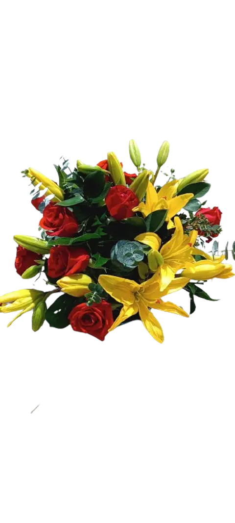Bouquet Lirios Entre Pétalos