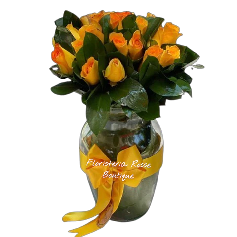 Jarrón de 24 Rosas Naranjas y Rusco