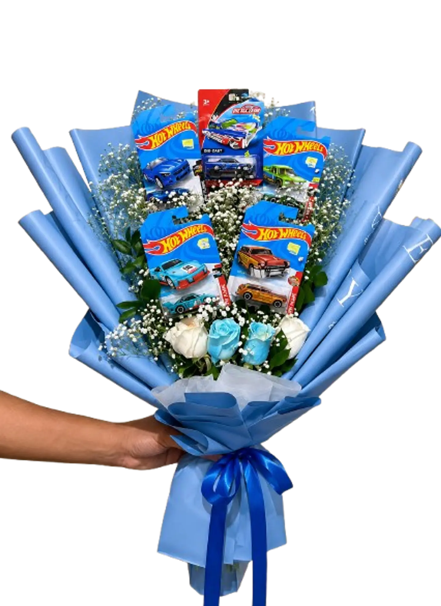 Bouquet con 4 Rosas Frescas y 5 Carros Hot Wheels 1