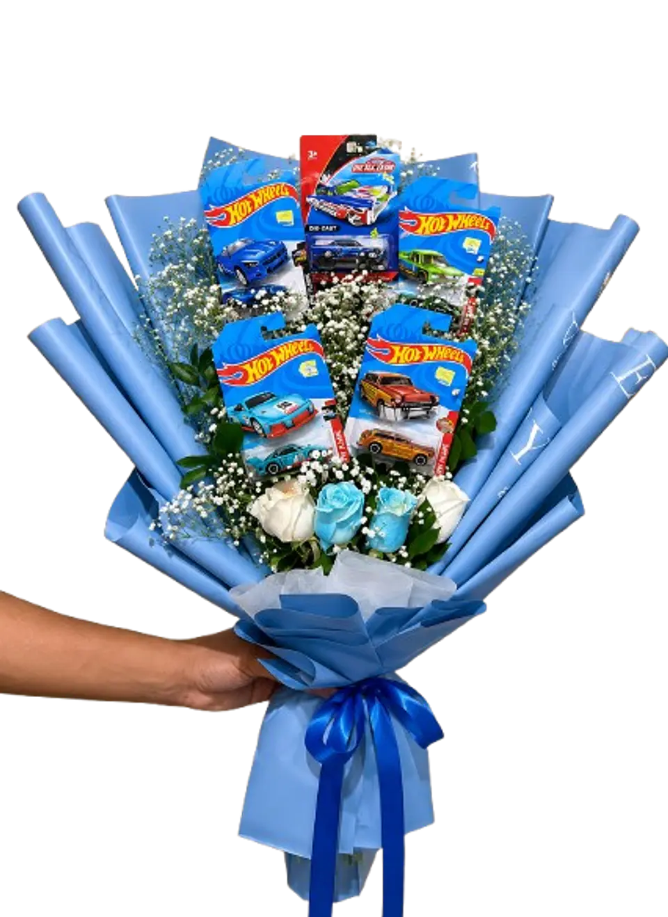 Bouquet con 4 Rosas Frescas y 5 Carros Hot Wheels 1
