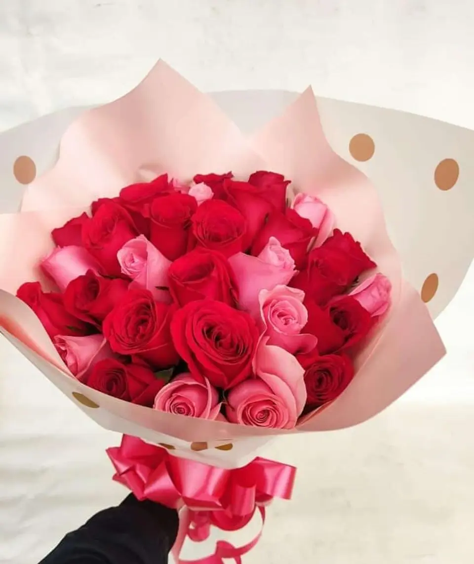 Bouquet 24 Rosas Rosadas y Rojas 1