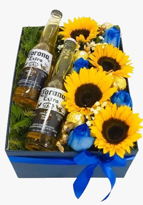 Caja Cuadrada de Madera con 4 Girasoles 4 Chocolates y 2 Cervezas