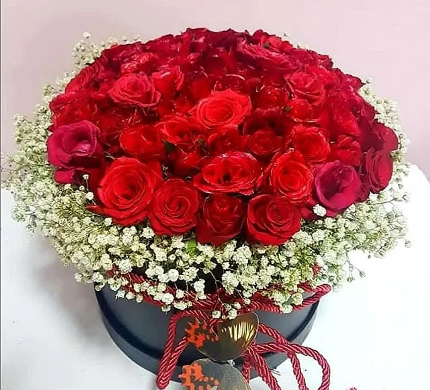 Caja de Flores con 48 Rosas Rojas 1