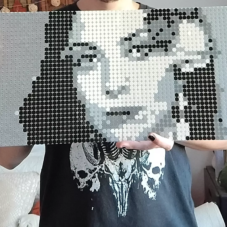 Cuadro Retrato Mon Laferte Pixel Art - Mosaico 2048 Piezas | BrickPicture 4