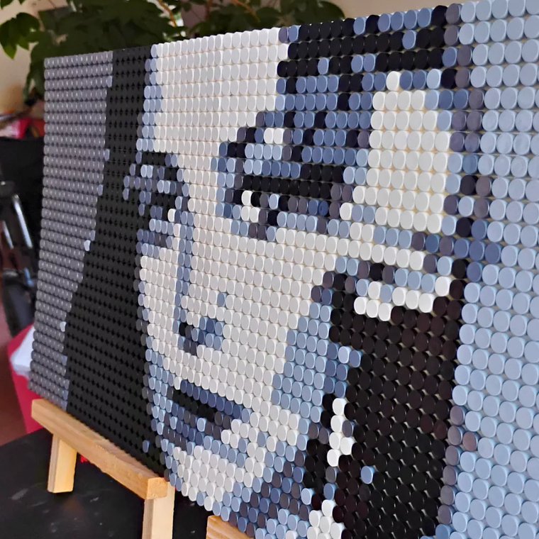 Cuadro Retrato Mon Laferte Pixel Art - Mosaico 2048 Piezas | BrickPicture 5