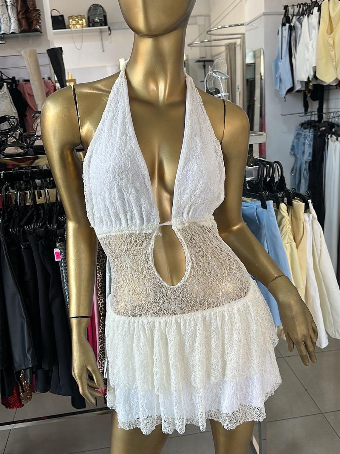 vestido encaje  con vuelos 6