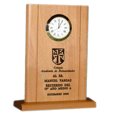 Galvano sobre mesa Raulí con reloj