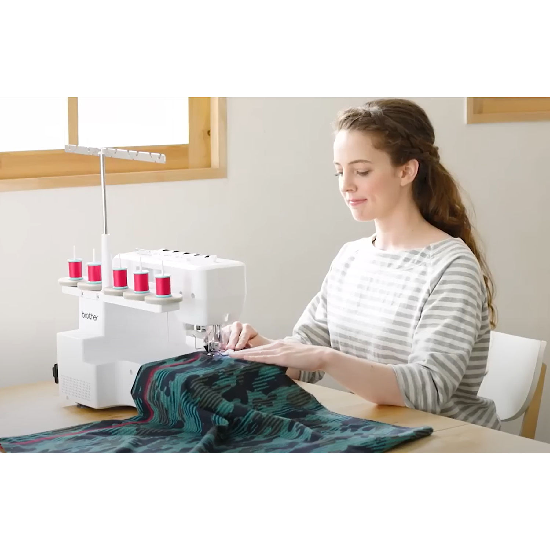 Brother CV3550 – Colleretera / Cover Stitch de 5 hilos con hasta 1.000 ppm