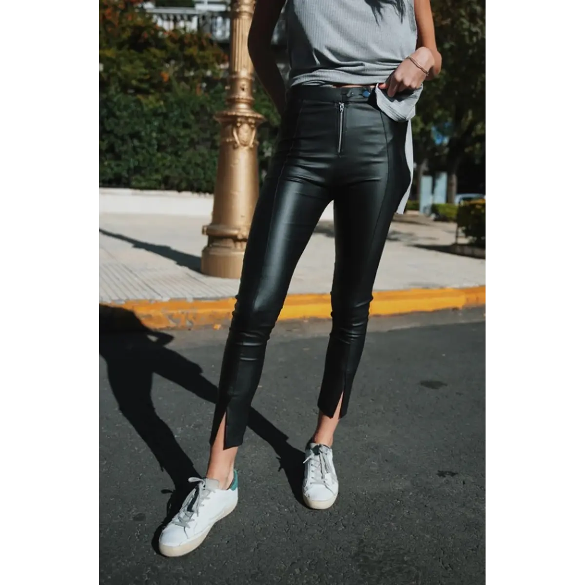 REIKO Pantalon similicuir Olga