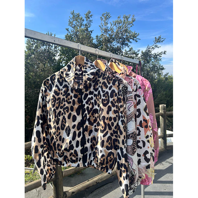 Campera Cortaviento Tigre Rosa