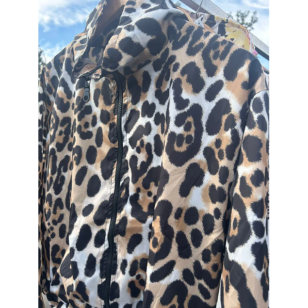 Campera Cotaviento Animal Print