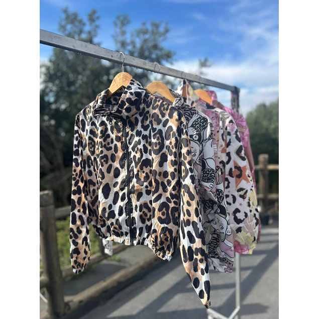 Campera Cotaviento Animal Print