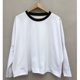 Remera Frida Blanca con Puño