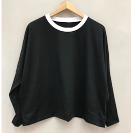 Remera Frida Negra con Puño