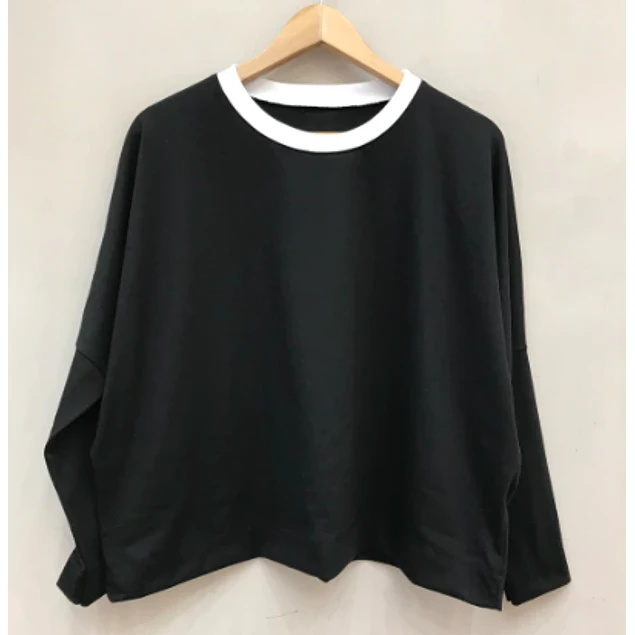 Remera Frida Negra con Puño