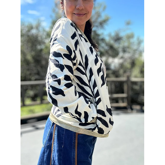 Chaqueta Bomber Flores Negra
