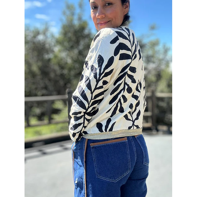 Chaqueta Bomber Flores Negra