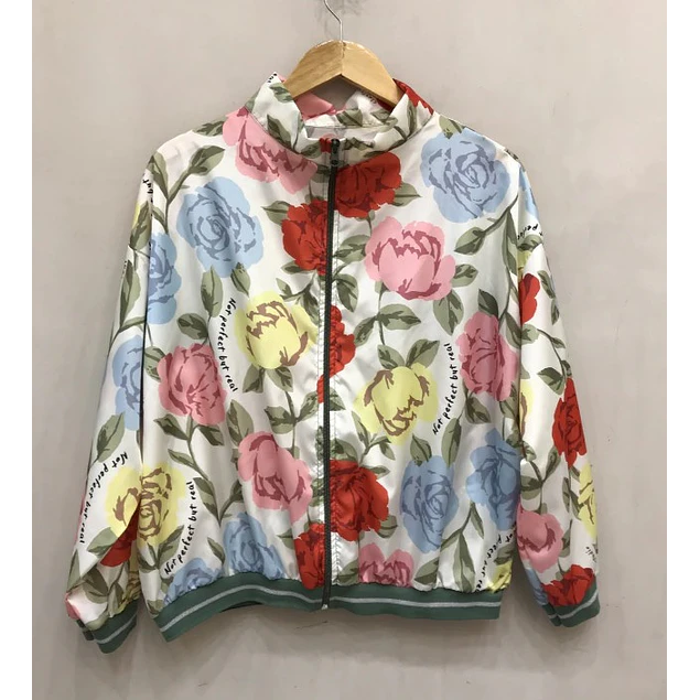 Campera Rompeviento Rosas